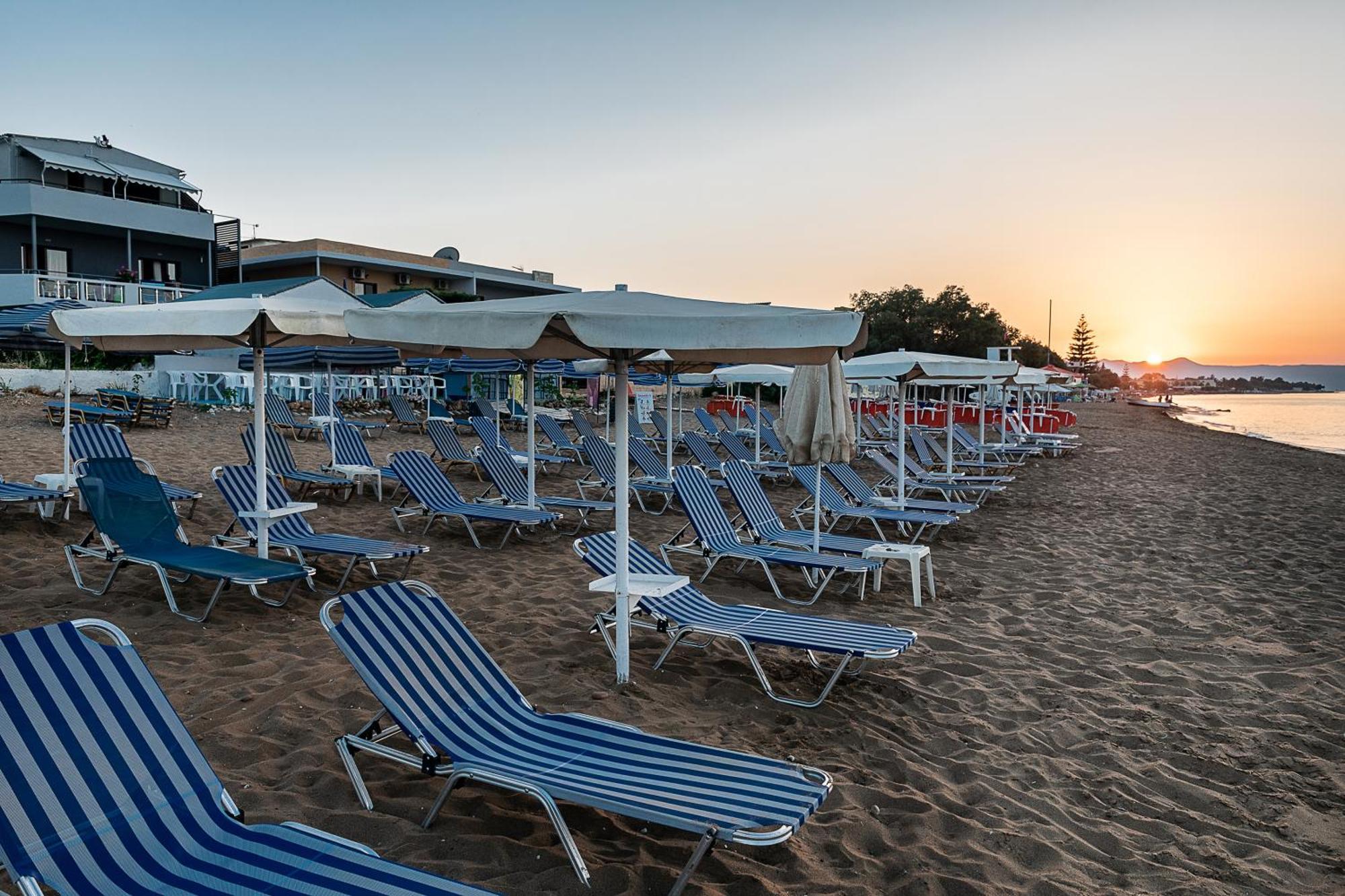 Lia Beachfront Apartments Stalos Ngoại thất bức ảnh