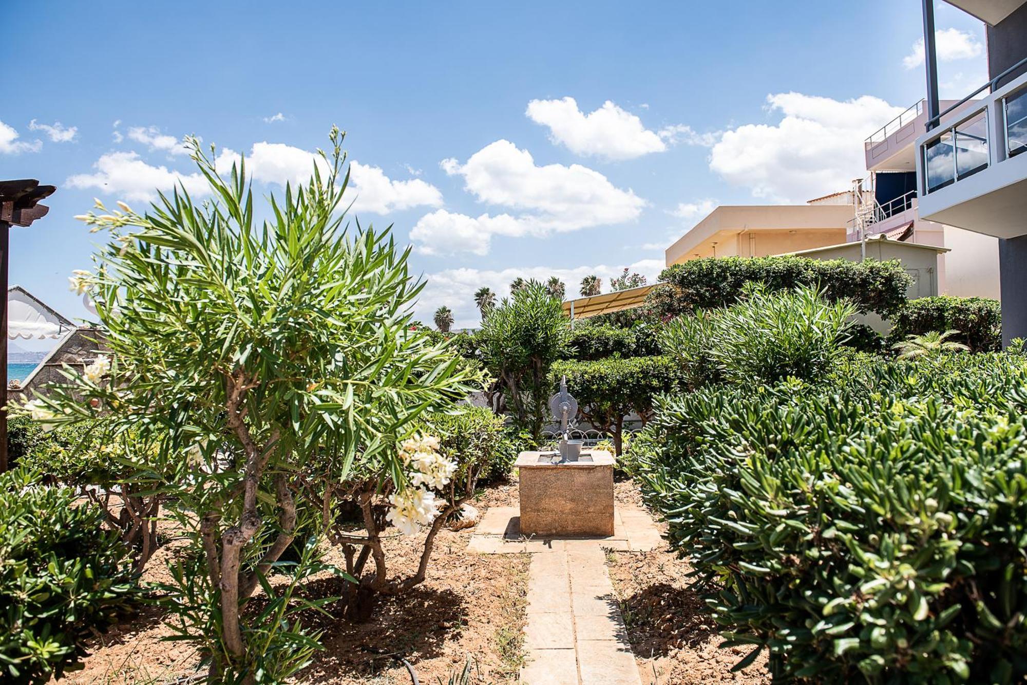 Lia Beachfront Apartments Stalos Ngoại thất bức ảnh