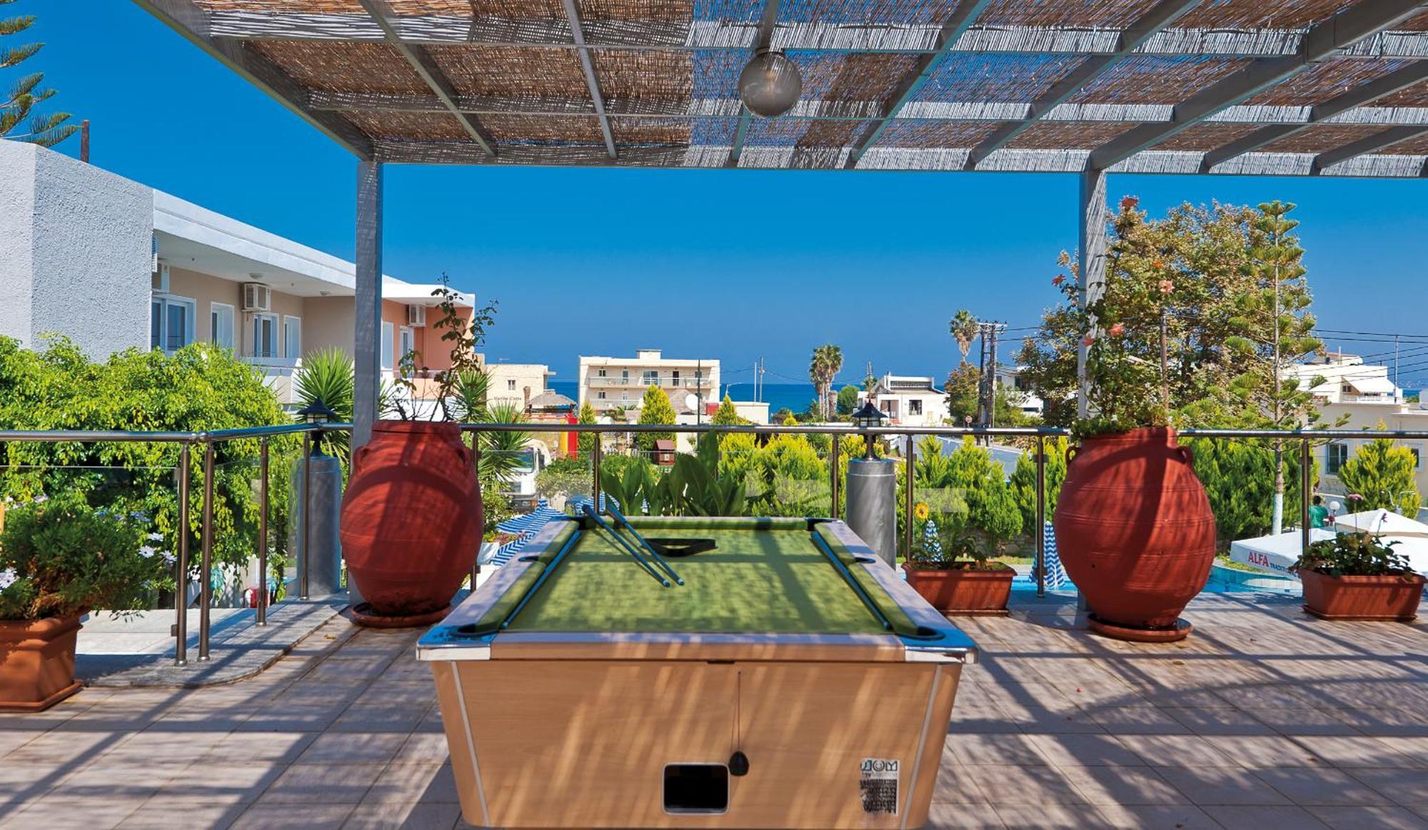 Lia Beachfront Apartments Stalos Ngoại thất bức ảnh