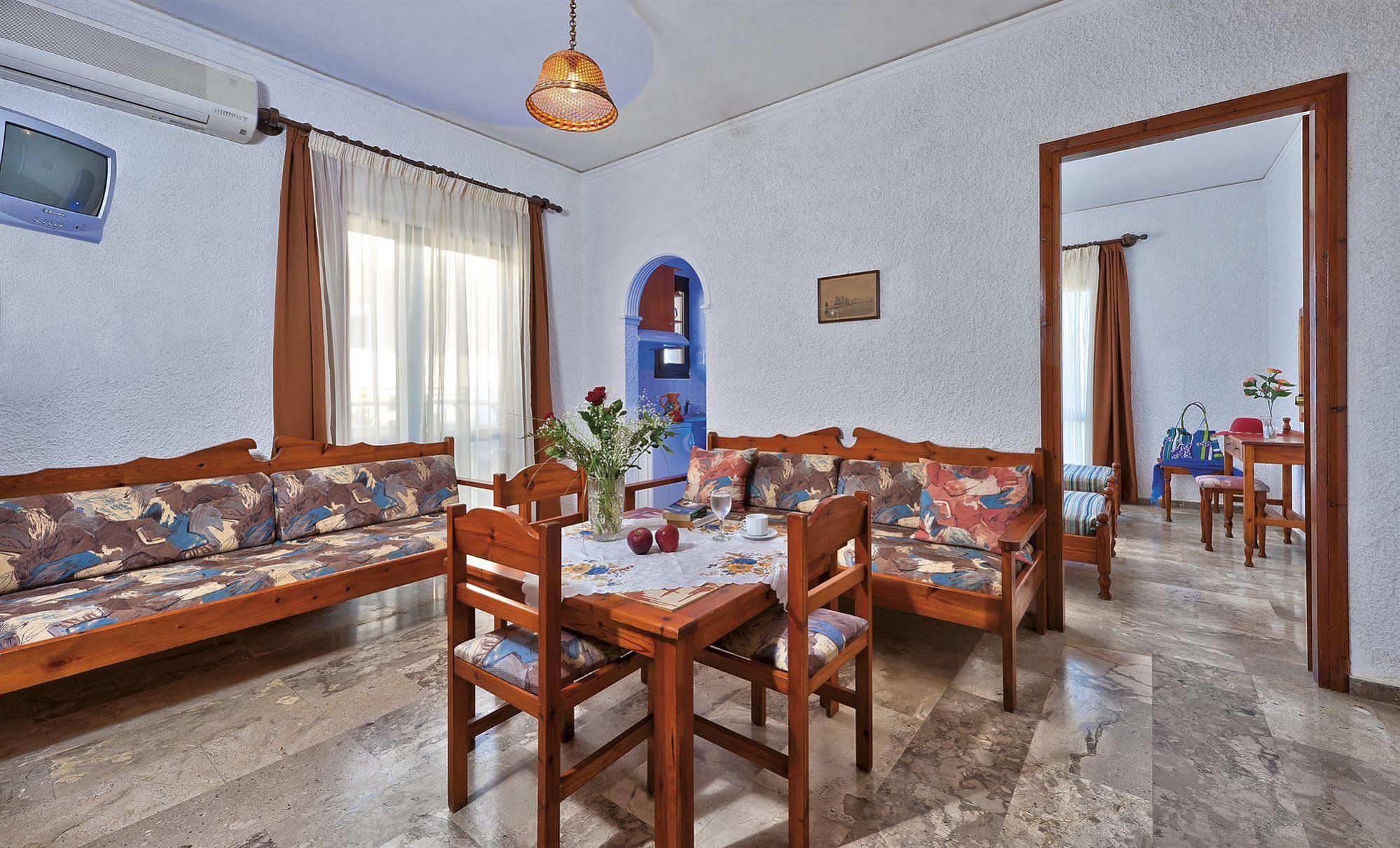 Lia Beachfront Apartments Stalos Ngoại thất bức ảnh